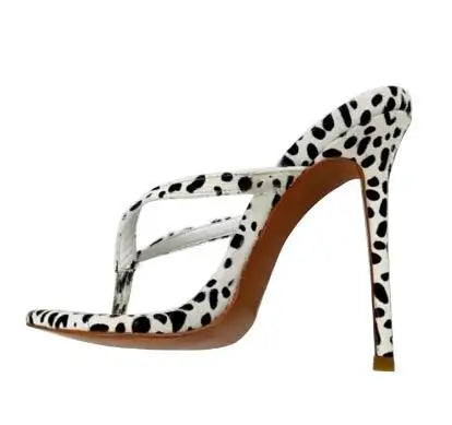 Black-and-white leopard clip toe