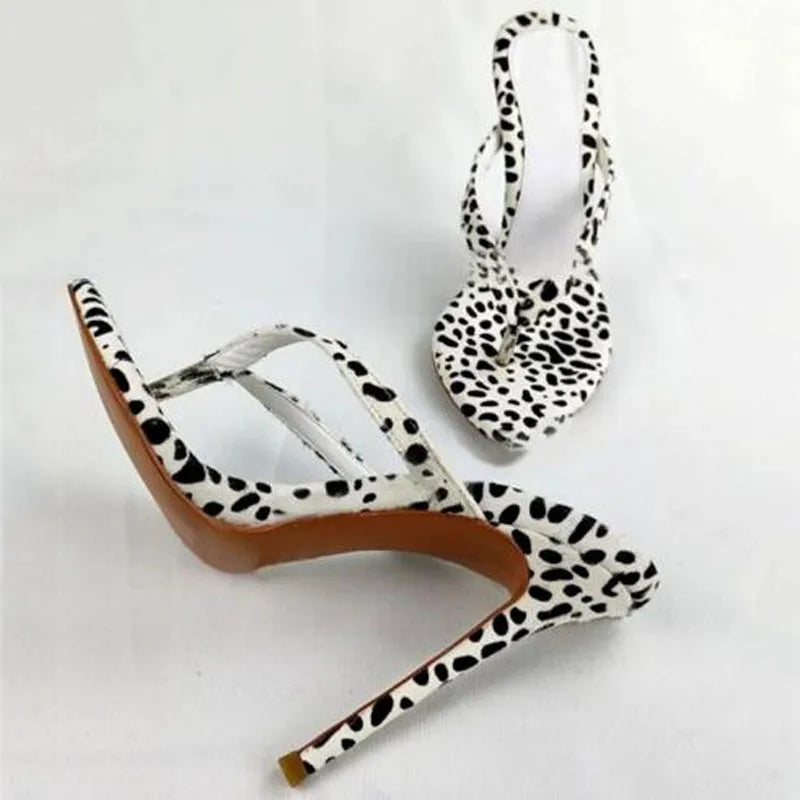 Black-and-white leopard clip toe